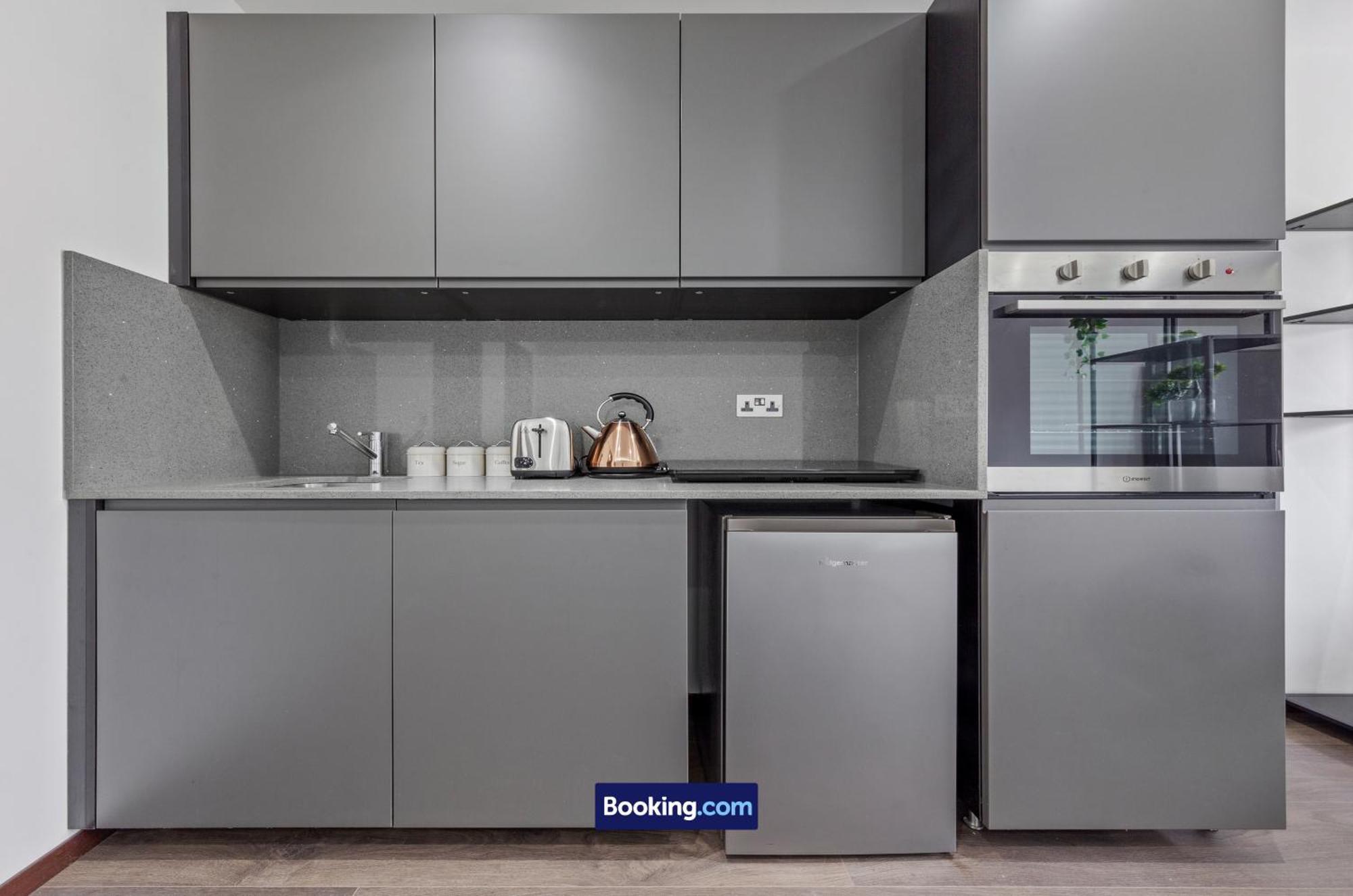 Stylish Studio Apt By Stay Smart Short Lets & Serviced Accommodation Woodstock With Free Wifi London Eksteriør bilde
