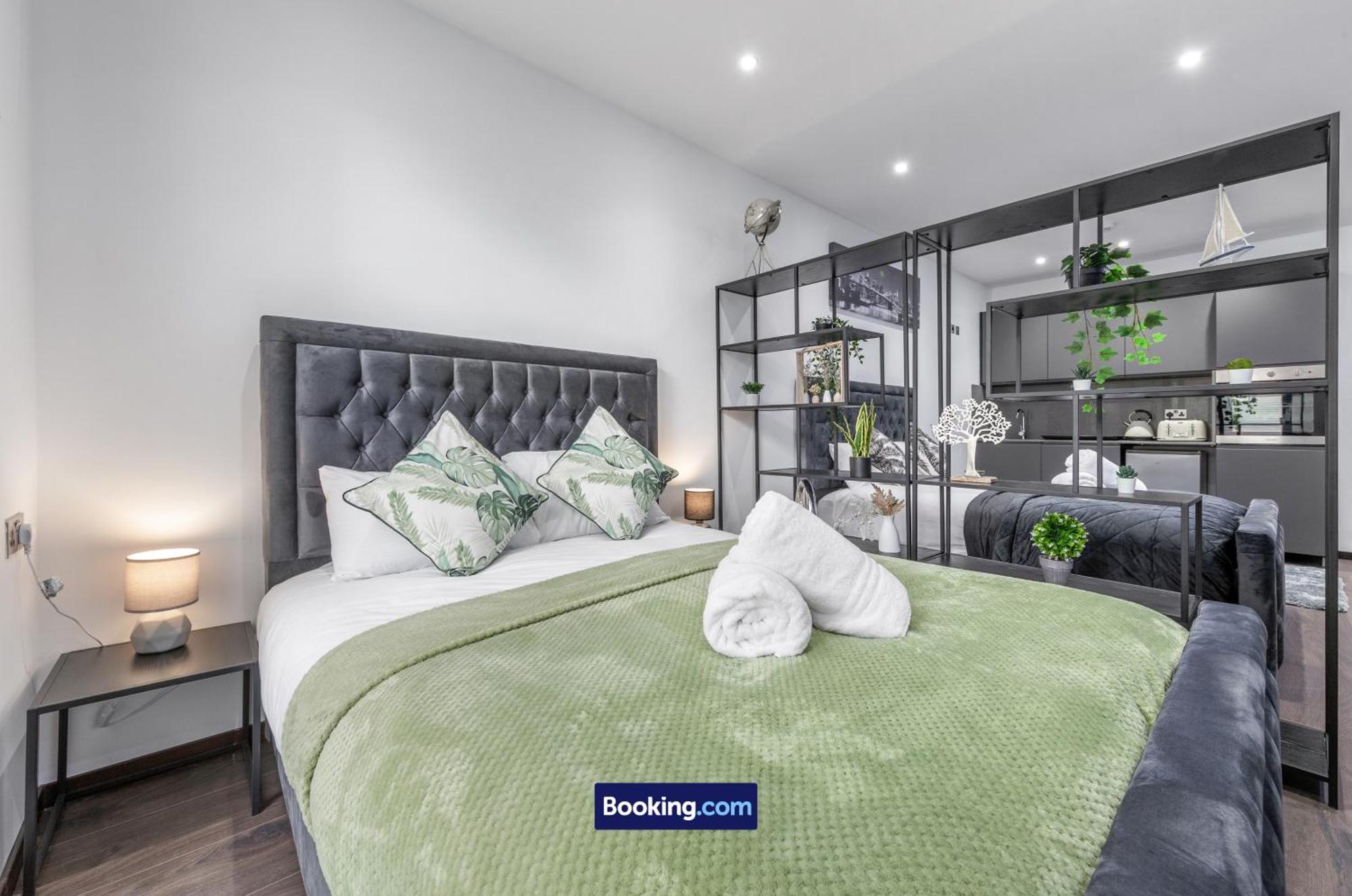 Stylish Studio Apt By Stay Smart Short Lets & Serviced Accommodation Woodstock With Free Wifi London Eksteriør bilde