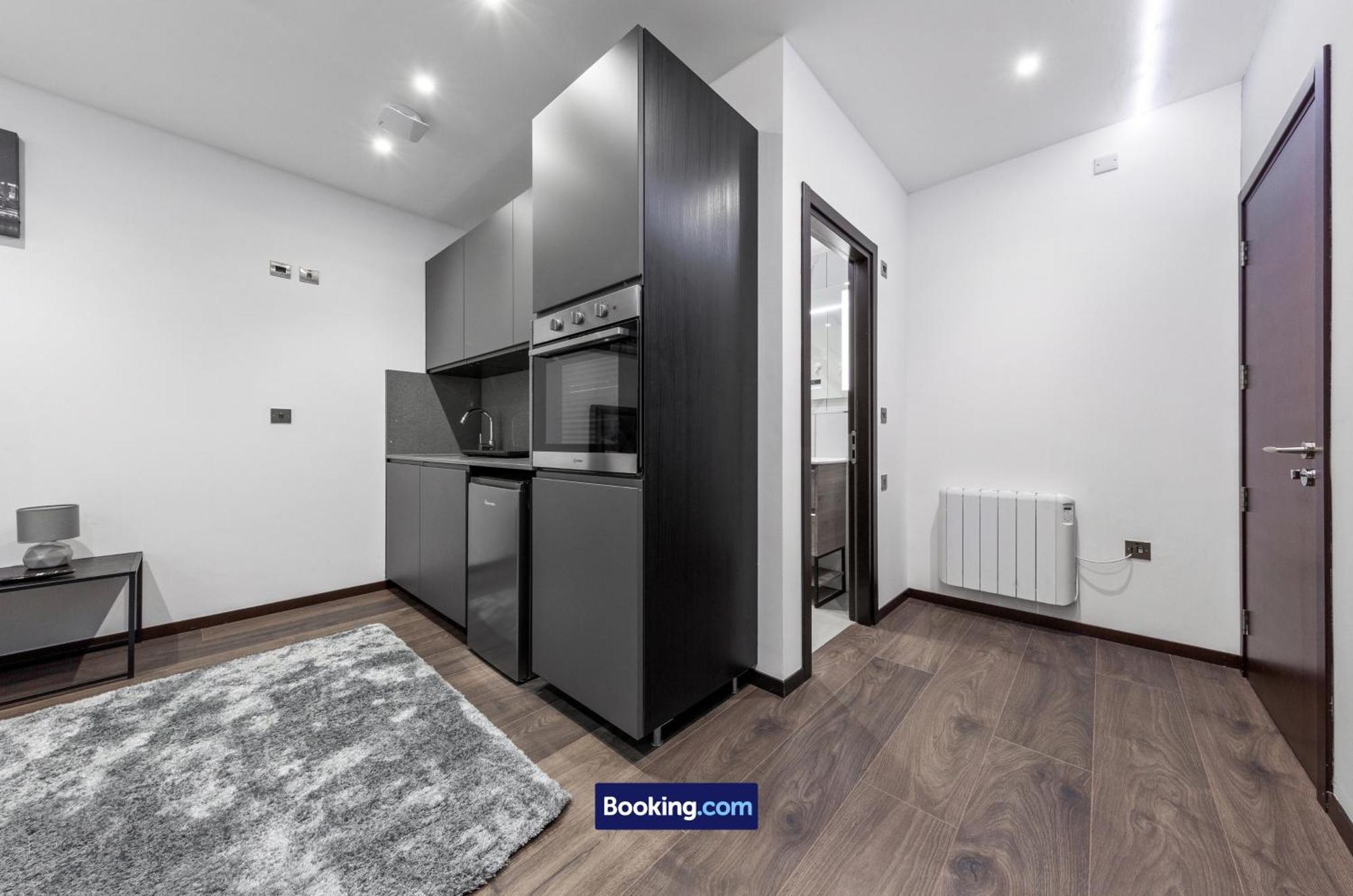 Stylish Studio Apt By Stay Smart Short Lets & Serviced Accommodation Woodstock With Free Wifi London Eksteriør bilde