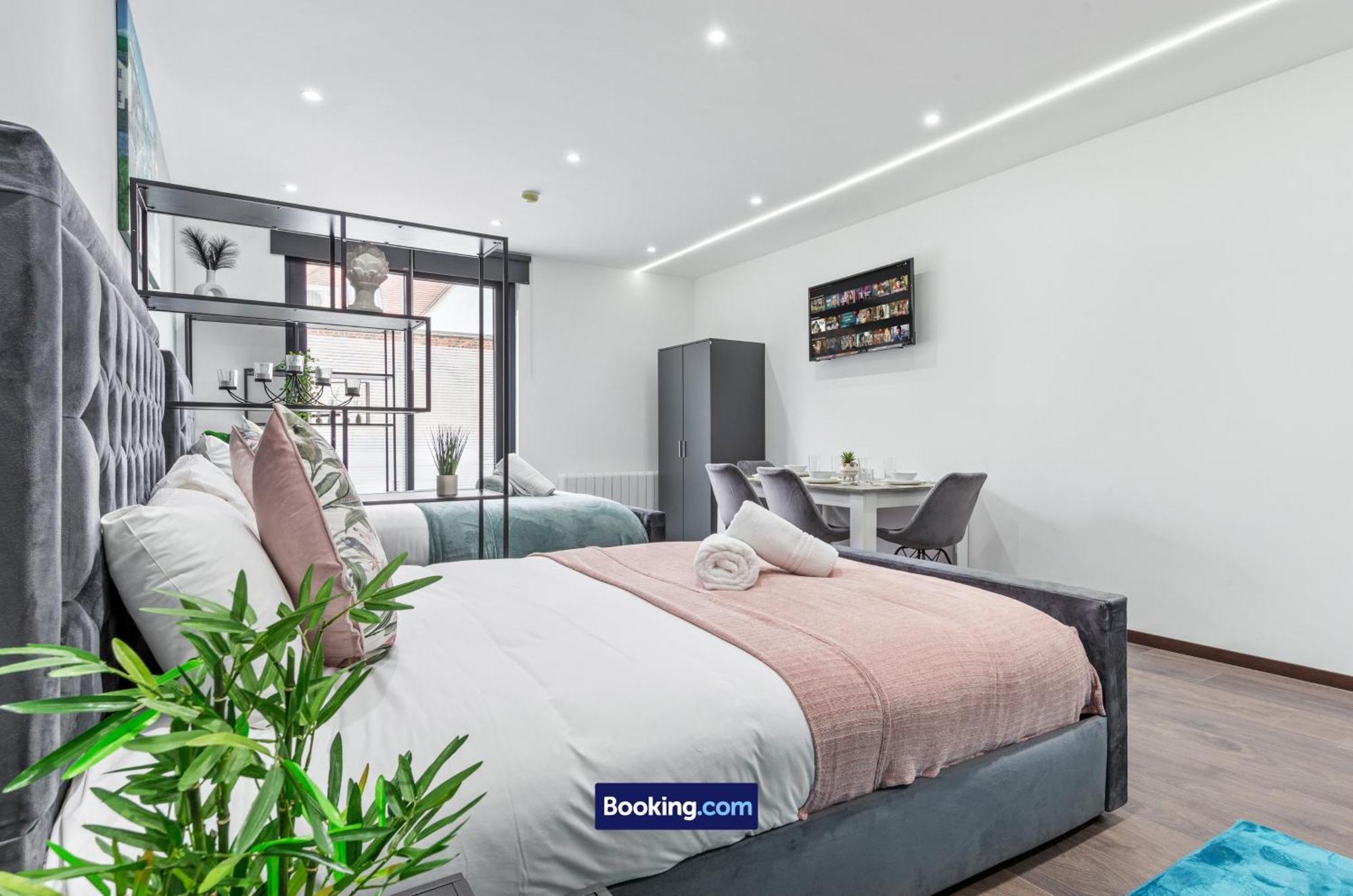Stylish Studio Apt By Stay Smart Short Lets & Serviced Accommodation Woodstock With Free Wifi London Eksteriør bilde